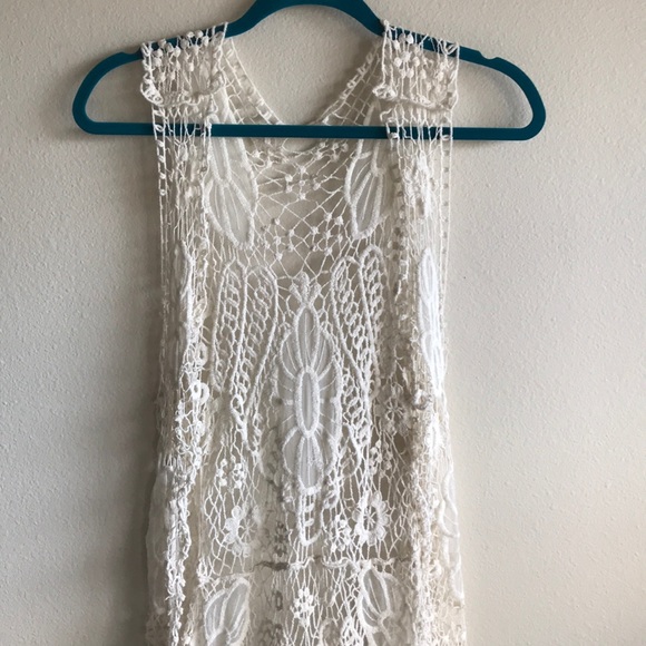 ❌SOLD❌ Gorgeous Floral Crochet Open Shrug Duster - Picture 2 of 8